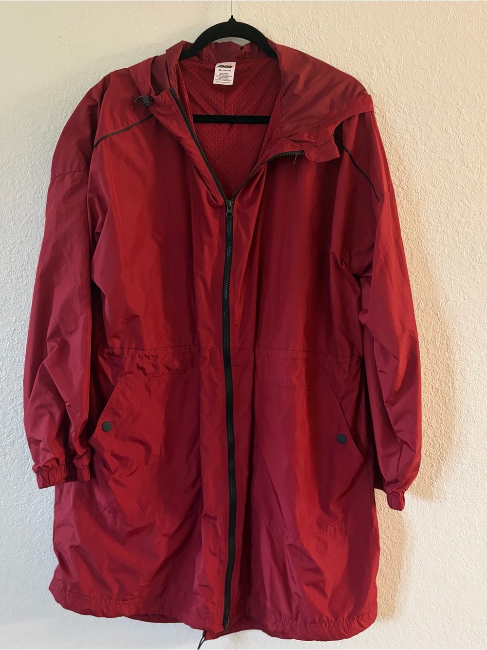 Avia woman’s Red Lightweight Hooded Windbreaker Coat XL rain layering winter